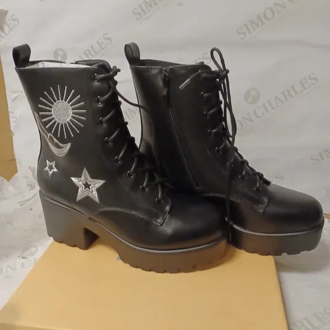 KOI ASTRO SILVER STAR & MOON CHUNKY BLACK PU/SILVER BOOTS - SIZE 6