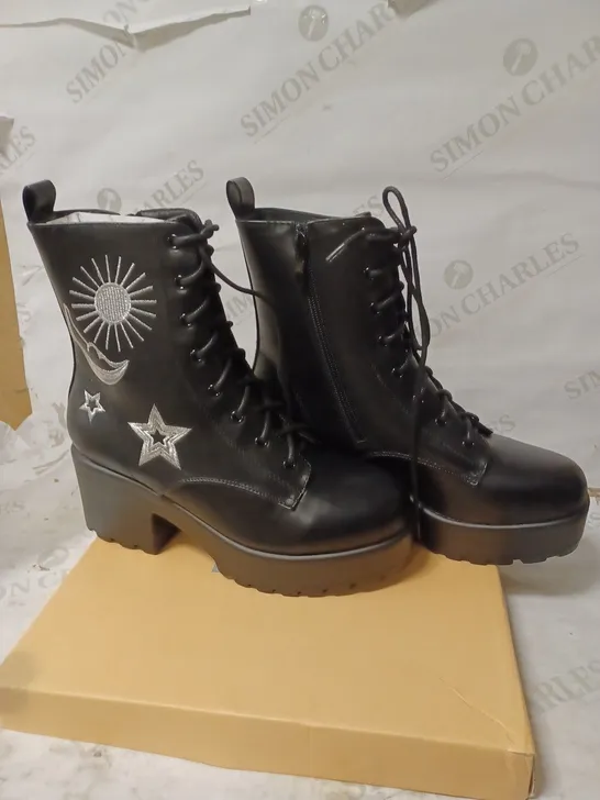 KOI ASTRO SILVER STAR & MOON CHUNKY BLACK PU/SILVER BOOTS - SIZE 6