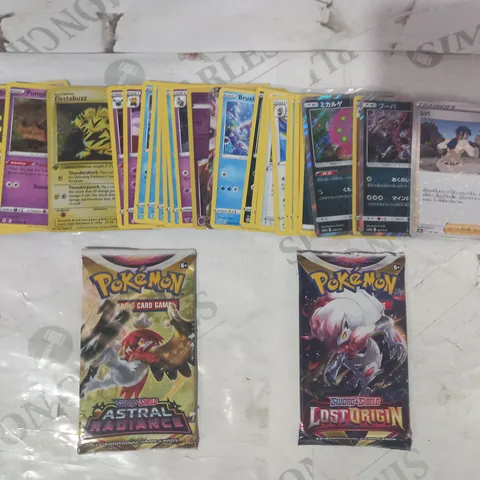 SMALL ASSORTMENT OF POKÉMON TRADING CARDS AND BOOSTER PACKS