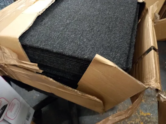 LOT OF APPROXIMATELY 35 40X40CM DARK GREY CARPET TILES / COLLECTION ONLY