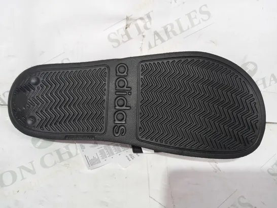 BOXED PAIR OF ADIDAS ADILETTE SHOWER SLIDERS IN BLACK/WHIT UK SIZE 7