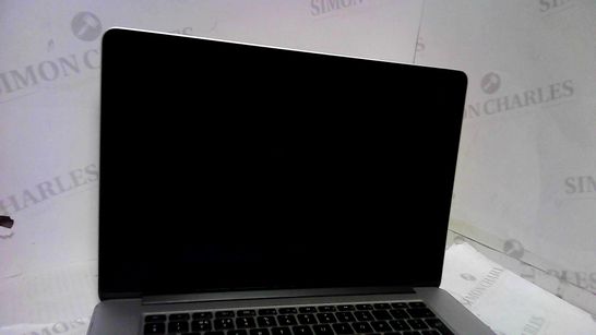 SILVER MACBOOK PRO 2015