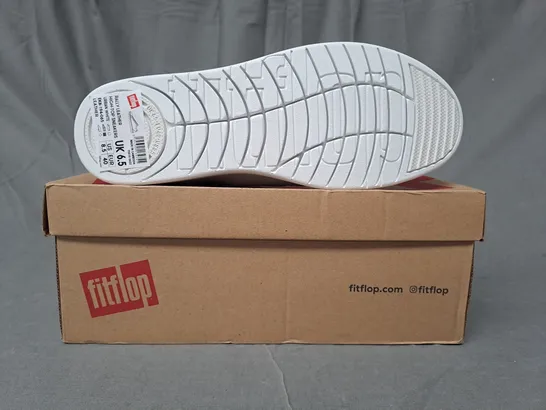 BOXED PAIR OF FITFLOP RALLY LEATHER SHOES IN WHITE UK SIZE 6.5