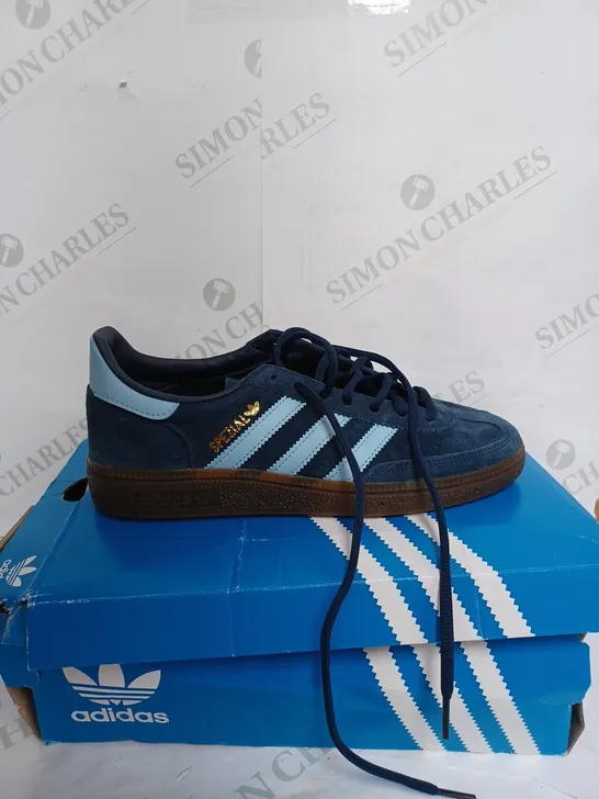 BOXED ADIDAS HAND BALL SPEZIAL IN NAVY BLUE - UK 5 