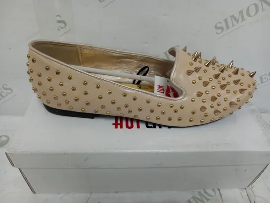 FLAT HEELED NUDE GOLD SPIKEY SHOE SIZE 7