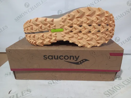 BOXED PAIR OF SAUCONY PEREGRINE 12 TRAINERS IN VIOLET/GREY UK SIZE 6