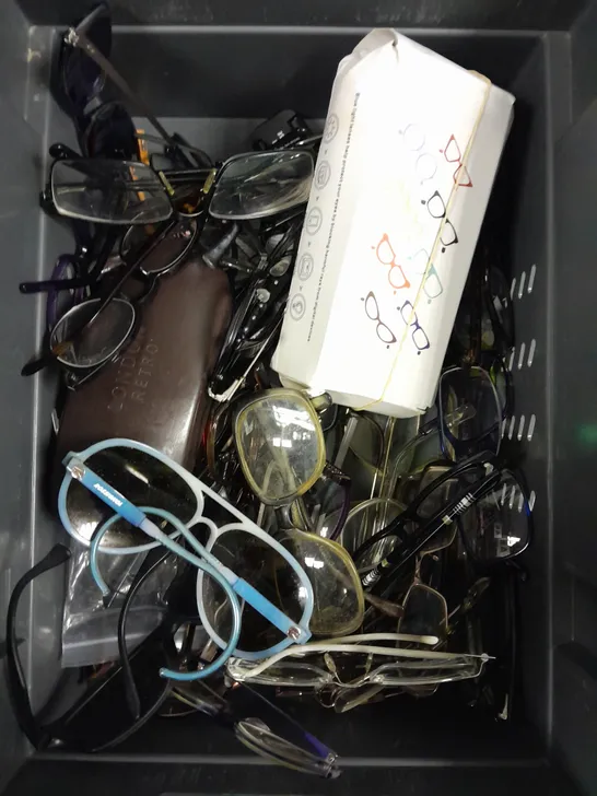 LARGE ASSORTMENT OF VARIOUS SPECTACLES & SUNGLASSES 