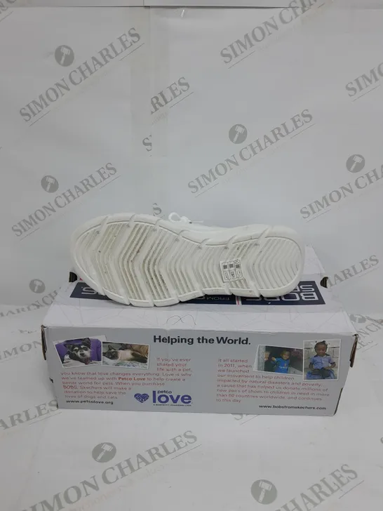 BOBS SPORT BY SKETCHERS WHITE TRAINERS SIZE 5 