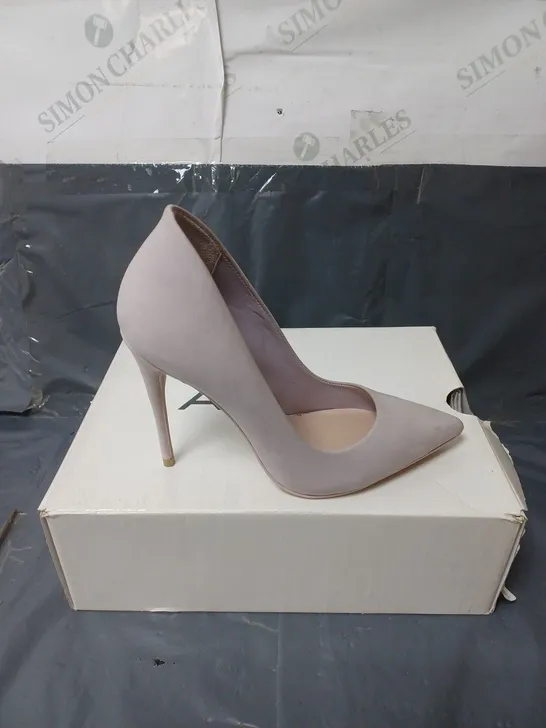 BOXED PAIR OF ALDO CASSEDY LILAC HIGH HEEL SHOES SIZE 4