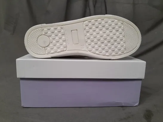 BOXED PAIR OF TNY TINNY SHOES KIDS SHOES IN CREAM W. ROSE PATTERN EU SIZE 29