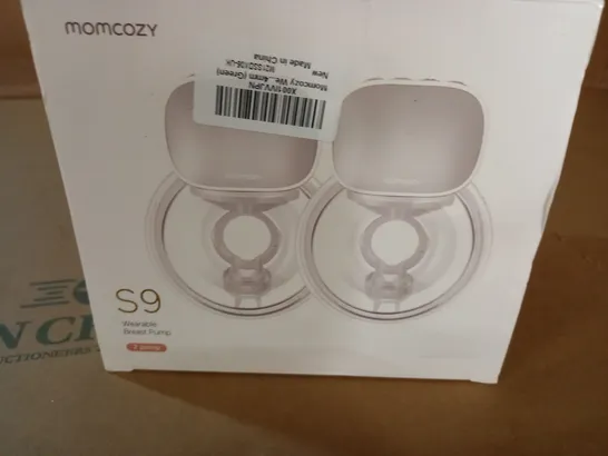 BOXED MOMCOZY S9 PAIR OF WEARABLE BREAST PUMPS