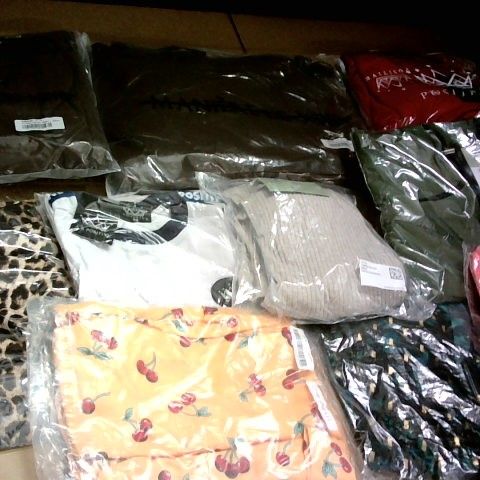 LARGE QUANTITY OF ASSORTED BAGGED CLOTHING ITEMS TO INCLUDE MANIERE DE VOIR, DROLE DE COPINE AND ZARA