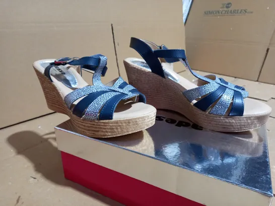 ADESSO WEDGE SANDAL IN NAVY BLUE/LIGHT BLUE/BROWN SIZE 6 