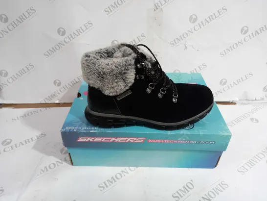 BOXED PAIR OF SKECHERS SYNERGY LACE BOOTS IN BLACK UK SIZE 6