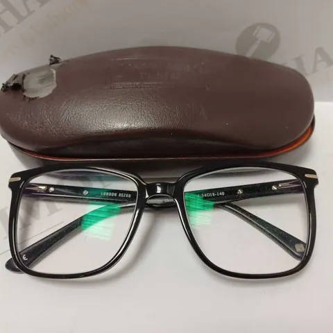 LONDON RETRO BALHAM SHINY BLACK GLASSES 