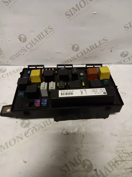 FUSE BOX FOR OPEL ASTRA 