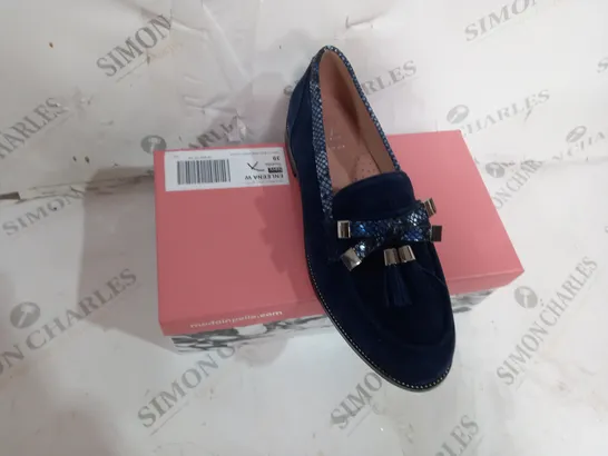 PAIR OF MODA IN PELLE ENLEENA WIDE SUEDE LOAFERS IN NAVY SIZE 30