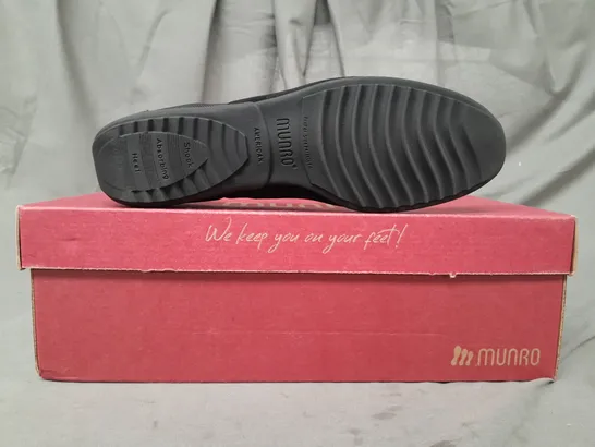 BOXED PAIR OF MUNRO SHOES IN BLACK SIZE 6