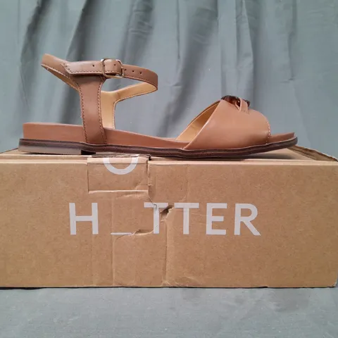 BOXED PAIR OF HOTTER OPEN TOE SANDALS IN BROWN UK SIZE 7