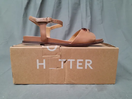 BOXED PAIR OF HOTTER OPEN TOE SANDALS IN BROWN UK SIZE 7