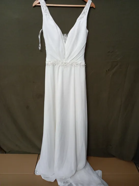 WHITE EMBELLISHED WEDDING DRESS - SIZE UNSPECIFIED