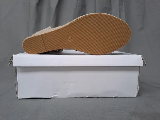 BOXED PAIR OF SHOES BY EMMA OPEN TOE WEDGE SANDALS UK SIZE 6