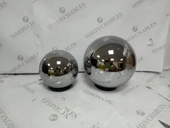 BOXED KELLY HOPPEN SET OF 2 INDOOR OUTDOOR PRELIT GLASS DECOR, REFLECTIVE ORBS