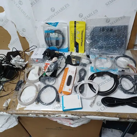 BOX OF APPROX 35 ASSORTED TECH ITEMS TO INCLUDE CABLES, PC REMOTE, THERMAL PASTE ETC