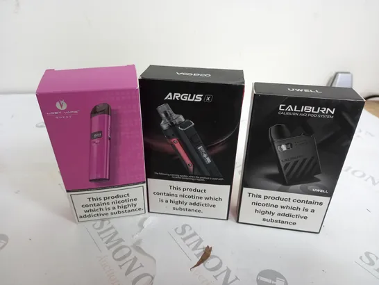 APPROXIMATELY 20 VAPES & E-CIGARETTES TO INCLUDE UWELL CALIBURN AK2, VOOPOO ARGUS X, LOST VAPE QUEST, ET