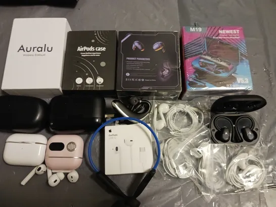 LOT OF ASSORTED AUDIO ITEMS TO INCLUDE AIRPODS CASE AND M19 TRUE WIRELESS HEADSET