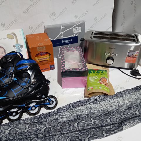 PALLET OF ASSORTED PRODUCTS TO INCLUDE; INLINE ROLLER SKATES, SBOLY TOASTER, DOUBLE DUVET BED SET, ETC 