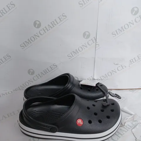 CROCS RELAXED FIT IN BLACK & WHITE - UK 7/8