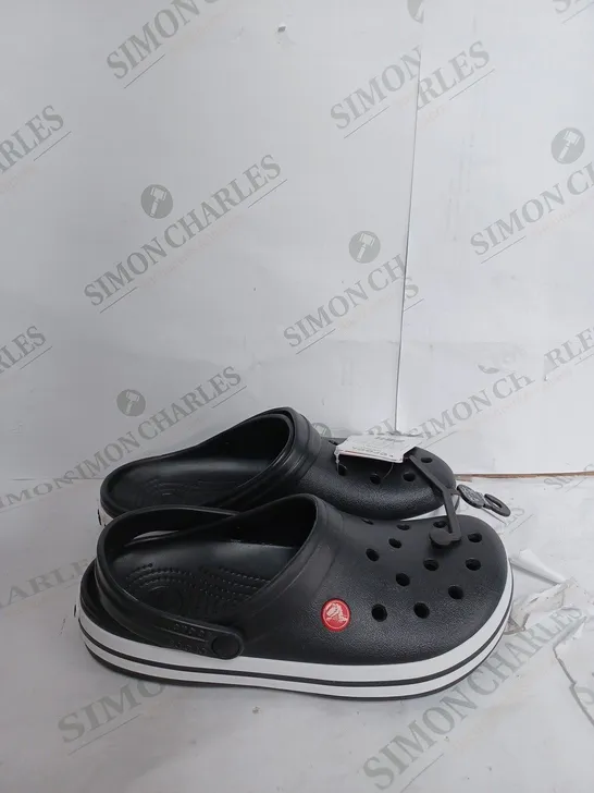 CROCS RELAXED FIT IN BLACK & WHITE - UK 7/8