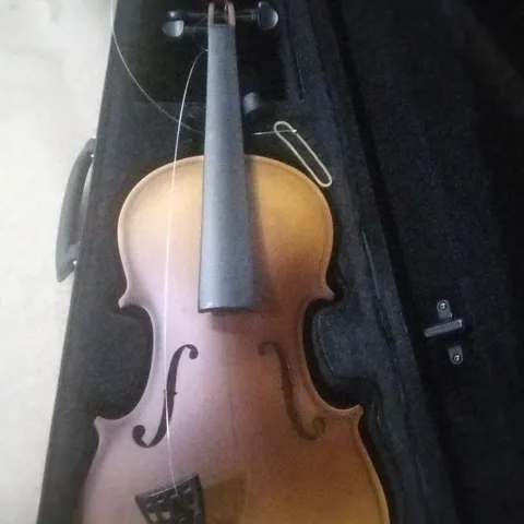 (BROKEN)  AILEEN VIOLIN & CASE