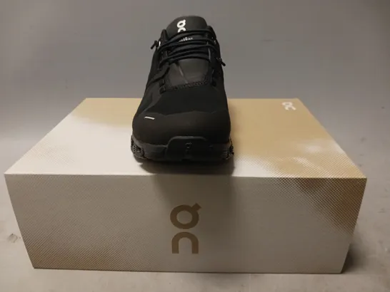 BOXED PAIR OF ON CLOUD 5 WATERPROOF SHOES IN BLACK UK SIZE 7.5