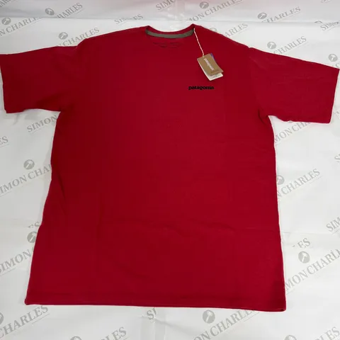 PATAGONIA LOGO SHORT SLEEVED T SHIRT IN SUMAC RED SIZE MEDIUM