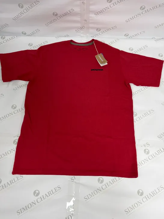 PATAGONIA LOGO SHORT SLEEVED T SHIRT IN SUMAC RED SIZE MEDIUM