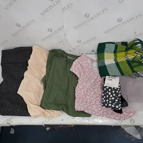 BOX OF ASSORTED CLOTHING ITEMS TO INCLUDE LEGGINGS, TOPS, ACCESSORIES ETC 