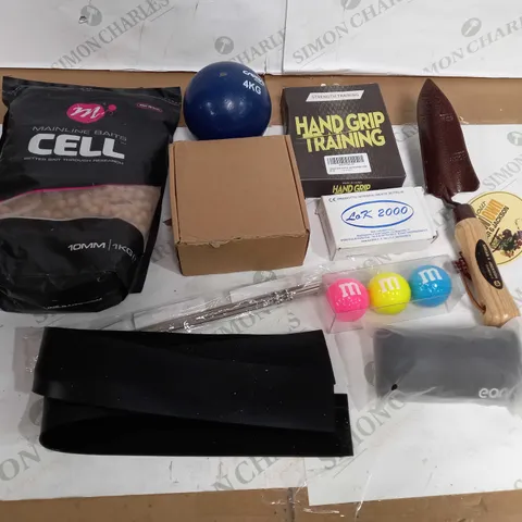 LOT OF APPROX 10 ASSORTED ITEMS TO INCLUDE BAIT, TROWEL, GOLF BALLS ETC