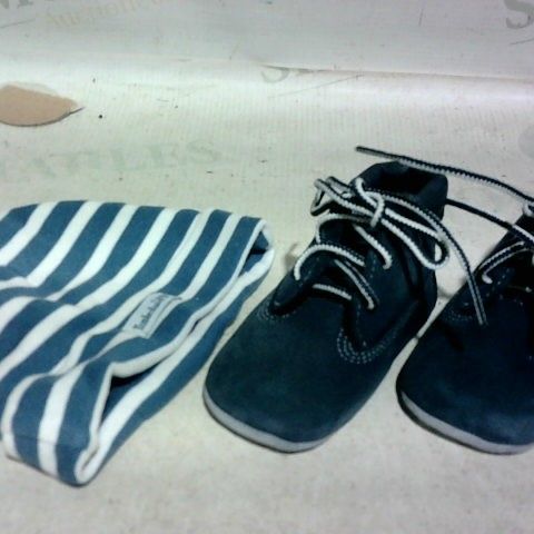 BOXED PAIR OF TIMBALAND SHOES (DARK BLUE, SIZE APPROX. UK 4) AND STRIPED HAT (BLUE-WHITE)