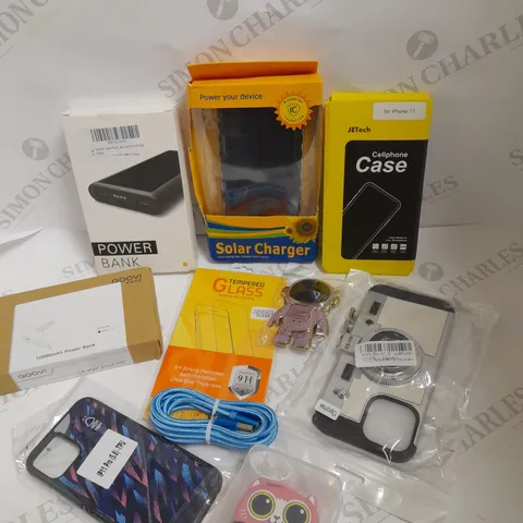 BOX OF APPROXIMATELY 20 ASSORTED PHONE/TABLET ACCESSORIES TO INCLUDE SOLAR POWERBANK, CASES, SCREEN PROTECTORS ETC