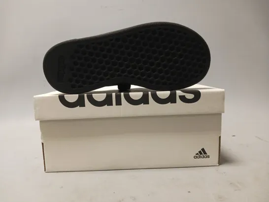 BOXED PAIR OF ADIDAS ADVANTAGE BASE 2.0 KIDS SHOES IN BLACK UK SIZE 11.5