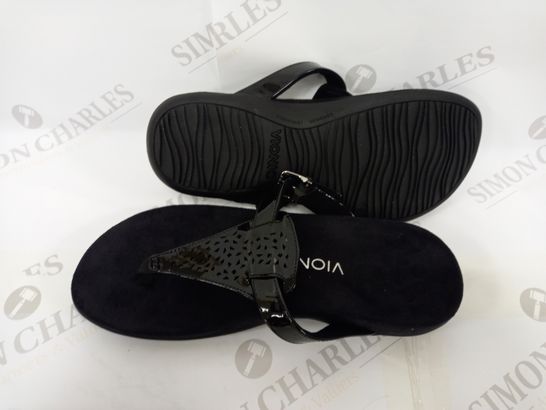 VIONIC SANDALS - BLACK FLIP FLOPS WITH BLACK PATENT STRAPS, UK SIZE 6