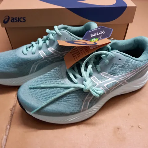 BOXED BRAND NEW GEL-EXCITE WOMENS TRAINERS IN GREEN/WHITE - UK 7