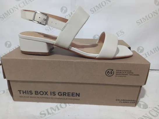 BOXED PAIR OF CLARKS SEREN 25 STRAP LEATHER SANDALS IN WHITE UK SIZE 6.5