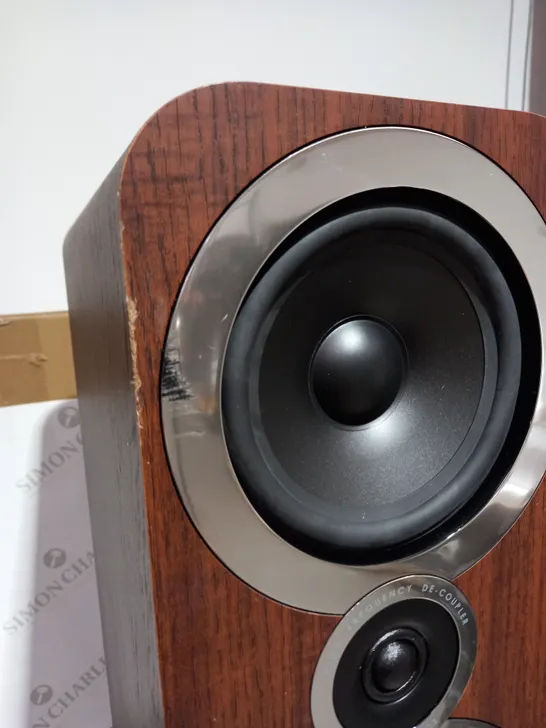 Q ACOUSTICS Q3050I ENGLISH WALNUT FLOORSTANDING SPEAKER PAIR (2 BOXES)