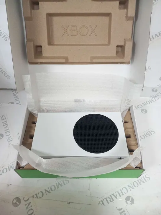 BOXED XBOX SERIES S 512GB GAMES CONSOLE WITH CONTROLLER