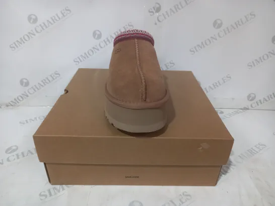 BOXED PAIR OF UGG WTAZZ SHOES IN CHESTNUT UK SIZE 5