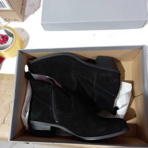 VIONIC ANKLE BOOTS BLACK SIZE 7