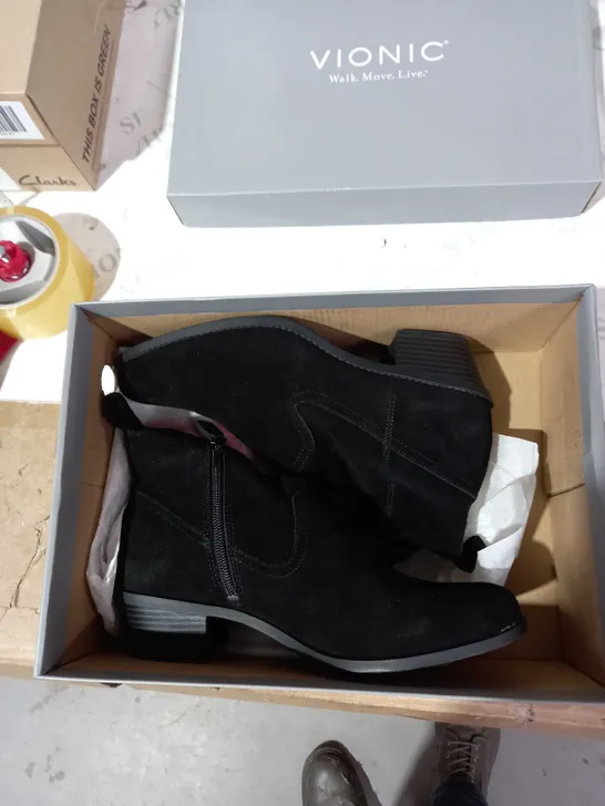 VIONIC ANKLE BOOTS BLACK SIZE 7